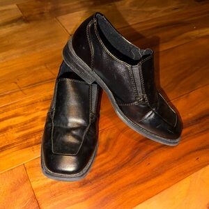 Boys black Sonoma dress shoe
kids shoes size 1
